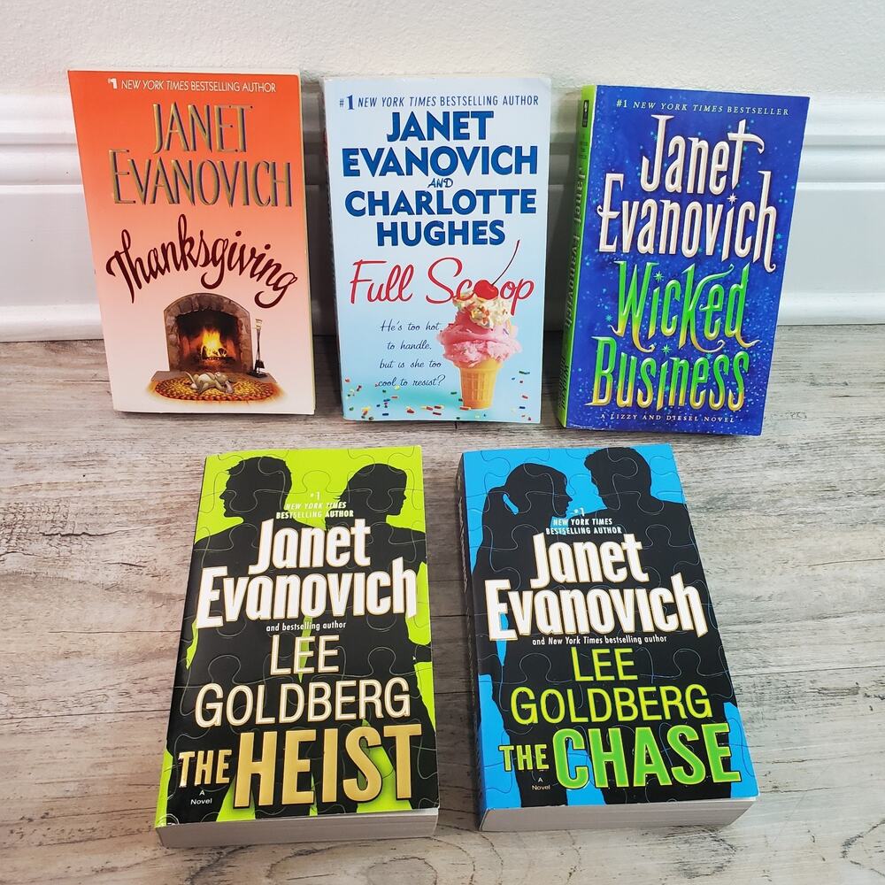 Lot of 5 - Janet Evanovich - Mixed Mass Paperback: Heist, Chase, Wicked Business